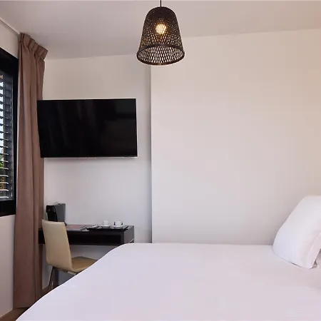 Отель Zenitude Residences Voltaire *