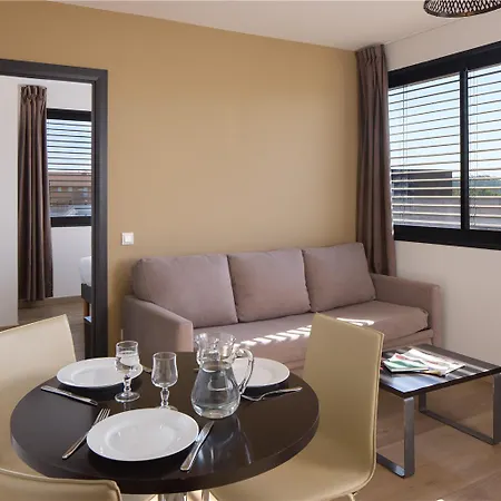 فندق Zenitude Residences Voltaire فيرني-فولتير، أين