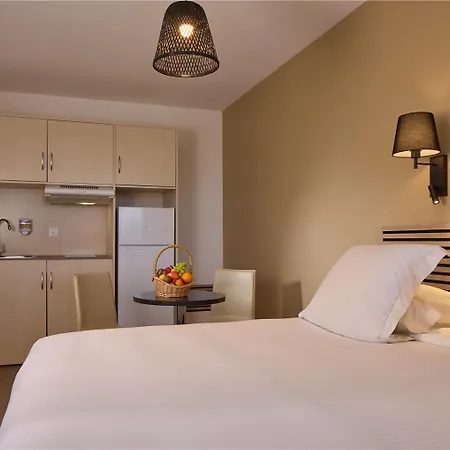 Отель Zenitude Residences Voltaire Ферней-Вольтер